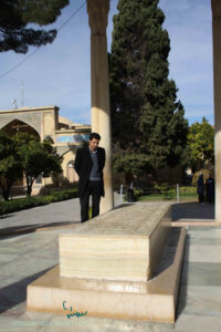 سینا پهلوان در آرامگاه سعدی، سال ۱۳۹۱